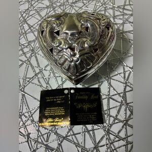 Alda's English Silver Friendship Heart trinket box.